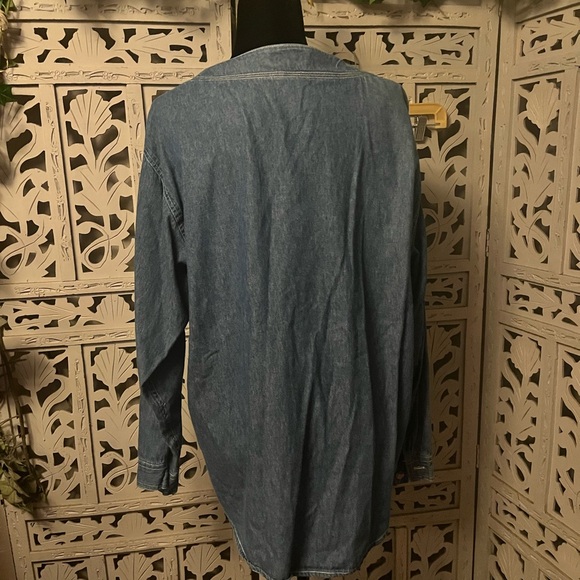 TRACY X CARL EXCELLENT DARK BLUE CHAMBRAY LONG SLEEVE BUTTON UP TOP - Picture 5 of 8